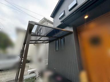 ■横須賀市テラス屋根設置工事|リクシル スピーネ|玄関前|雨風予防■